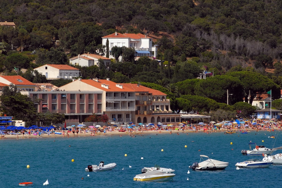 A scenic view of Cavalière beachfront with hotels and parasols.